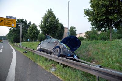 Verkehrsunfall auf der B10 bei Esslingen-Weil durch Sekundenschlaf